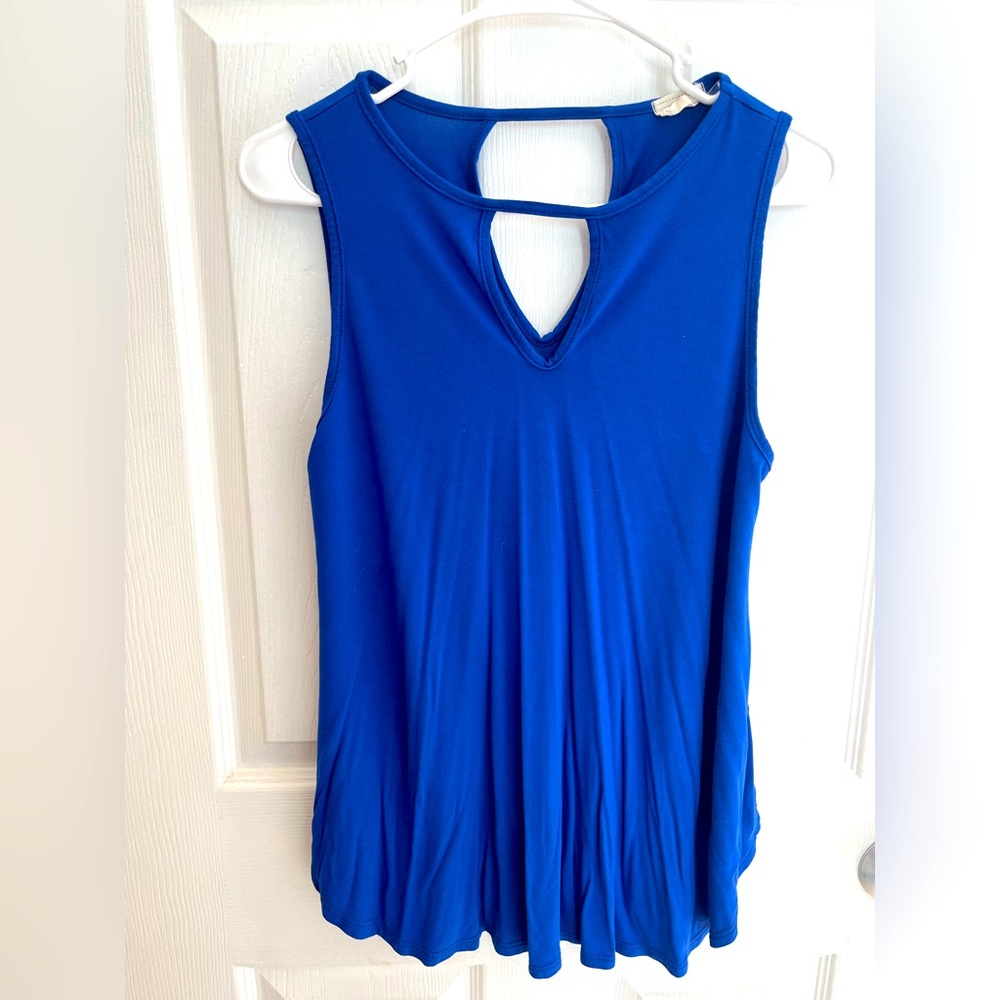 Sleeveless Women’s Size Small Top  EUC